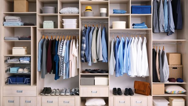Kleiderschrank organisieren: Wie wir ganz leicht Platz und Ordnung schaffen 