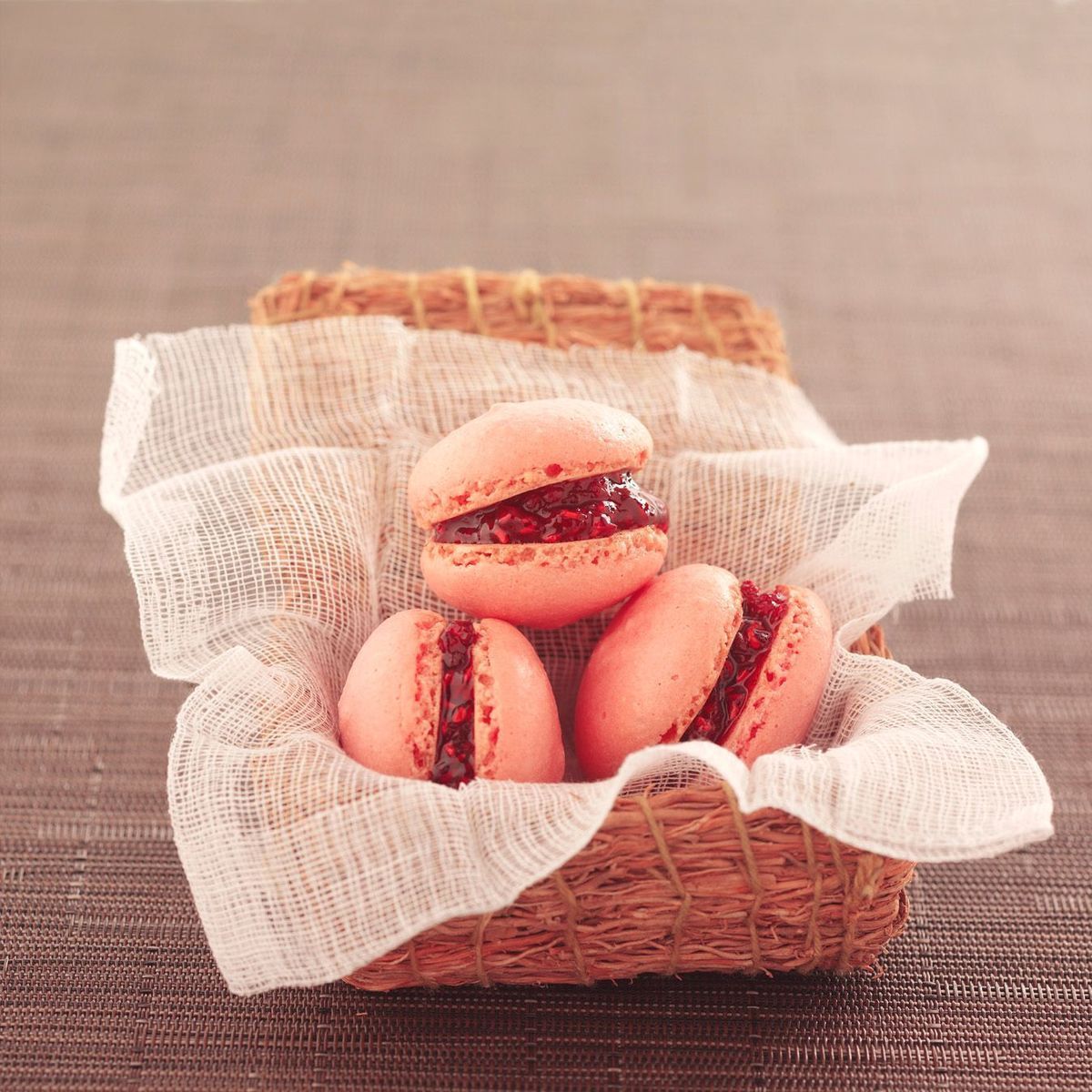 Enie backt: Rezept-Bild Himbeer-Macarons