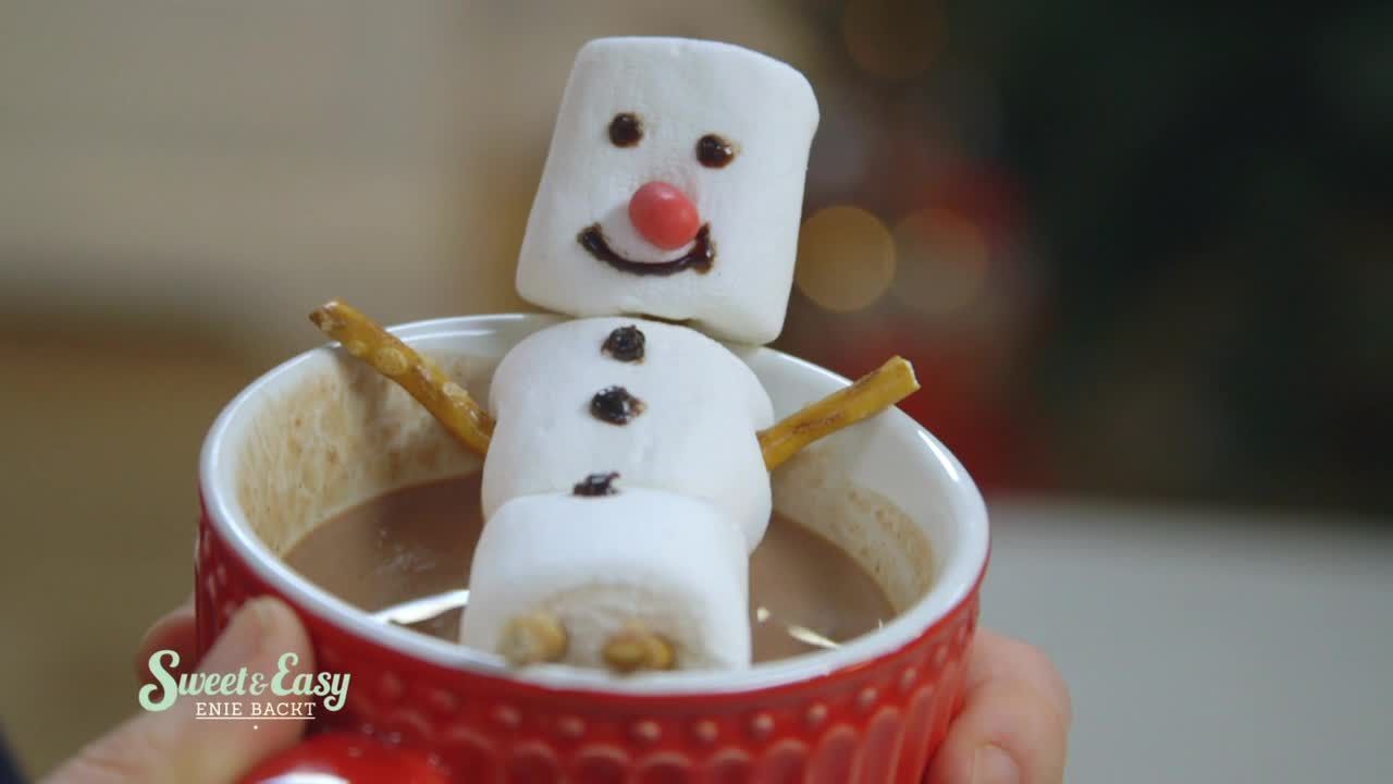 Speed & Easy: Heiße Gewürzschokolade mit Marshmallow-Schneemännern