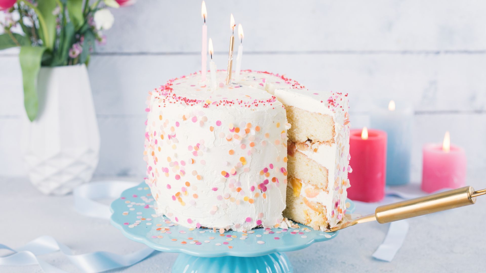 Bunte Vanille-Buttercreme Torte: Der Whoohoo Geburtstagskuchen 