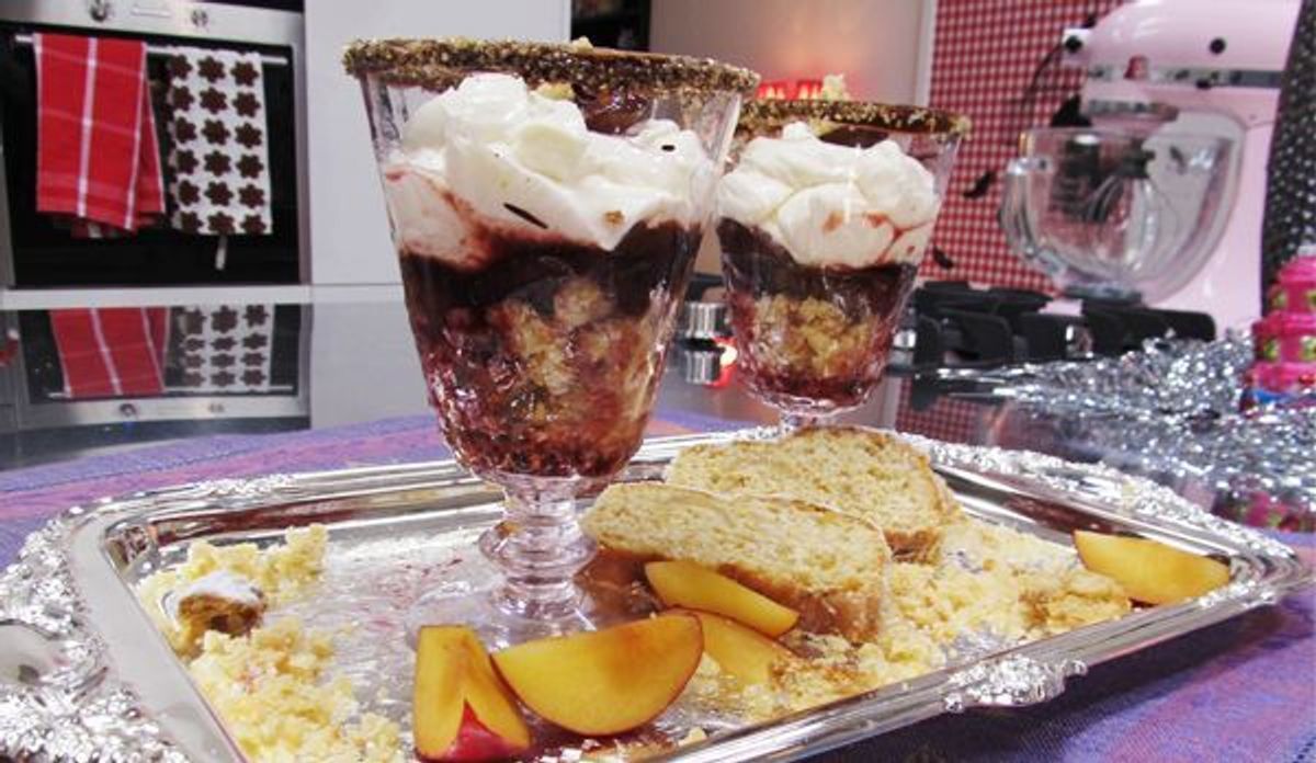 Stollen-Trifle mit Glühwein-Zwetschgen: Das Rezept aus Enie backt