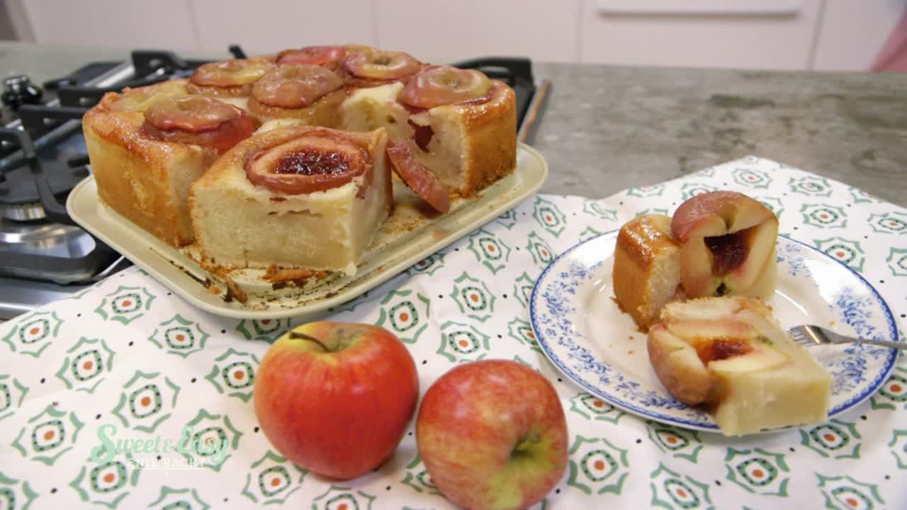 Wacky Cake mit ganzen Marmeladen-Äpfeln