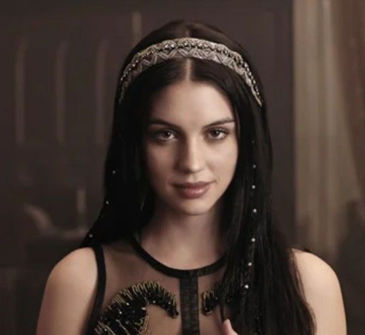 Adelaide Kane spielt Mary Stuart in "Reign"!