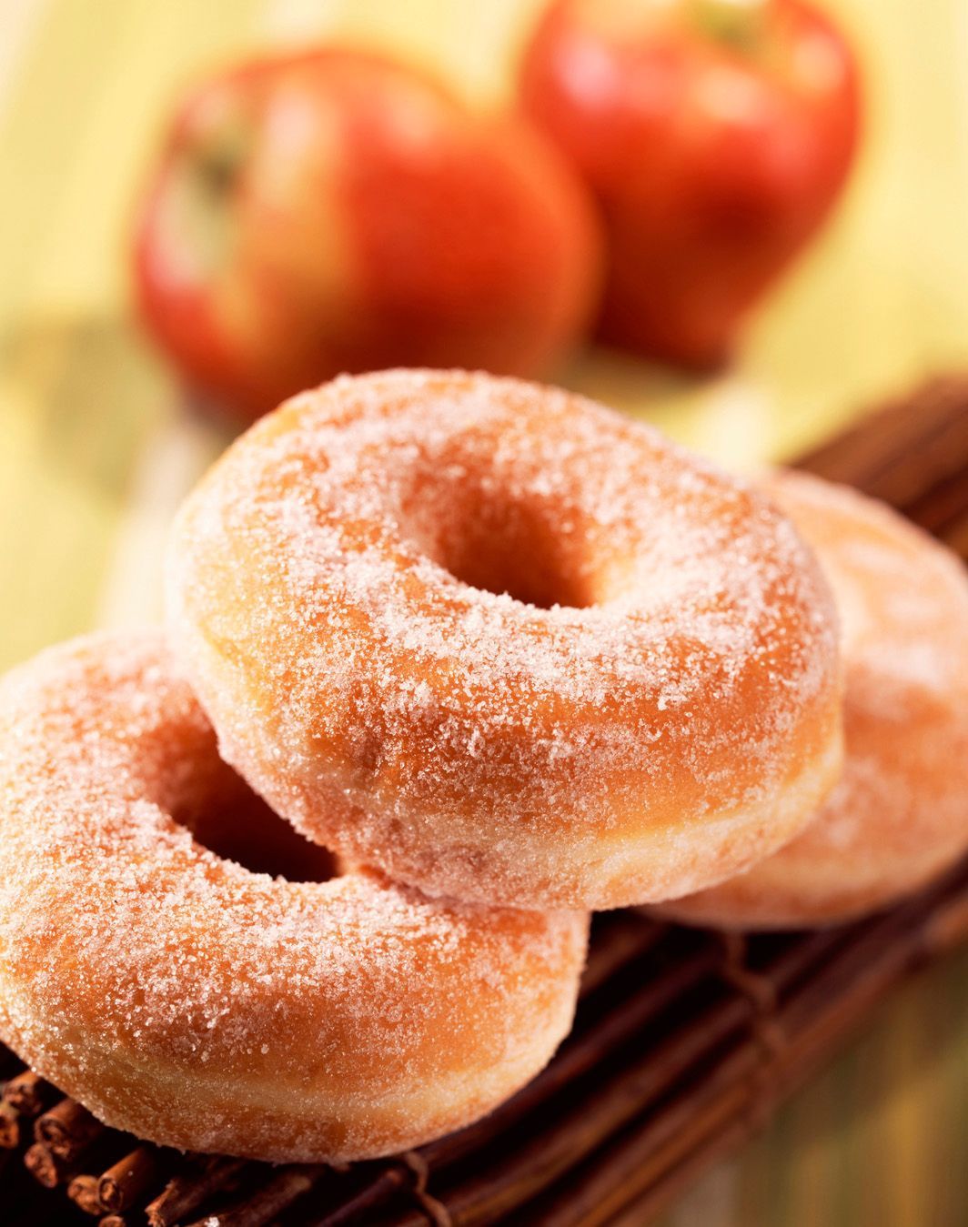 Apfel Donuts: Aus Hefeteig mit frischen Äpfeln nach Rezept