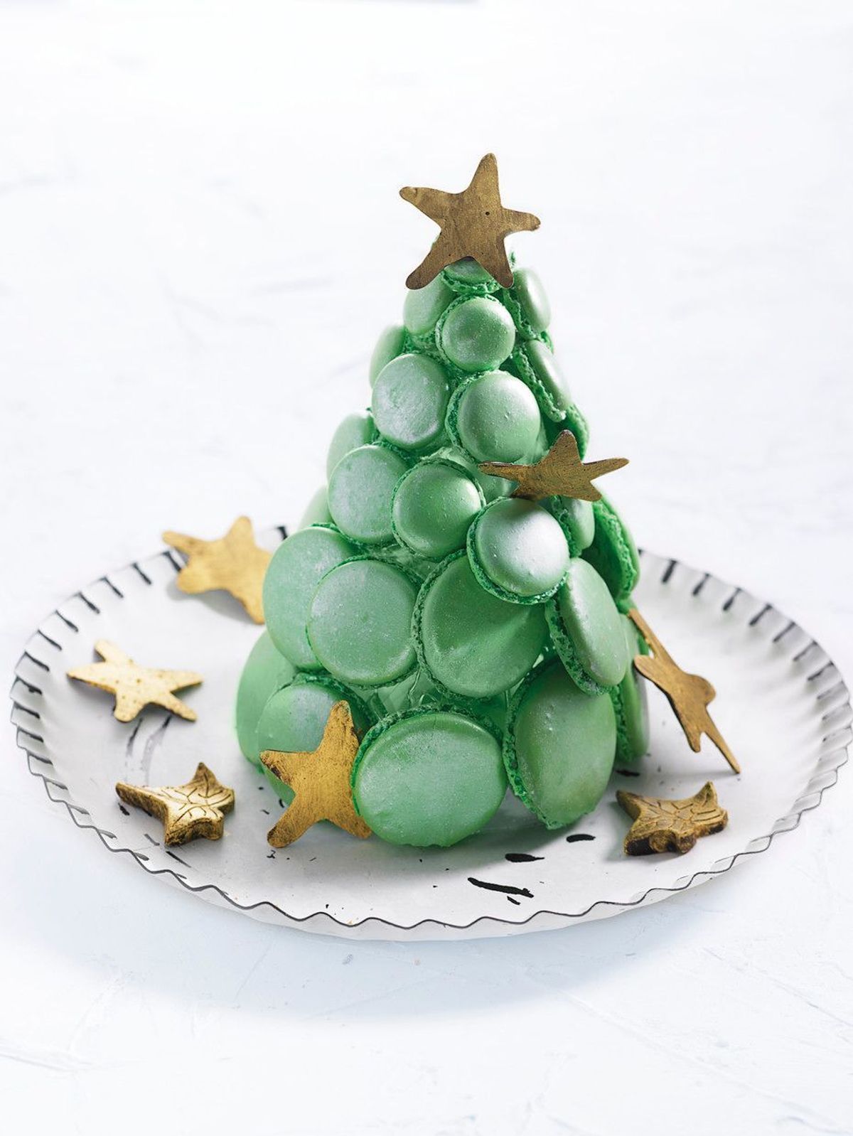 Enie backt: Rezept-Bild Weihnachtsbaum mit grünen Macarons			