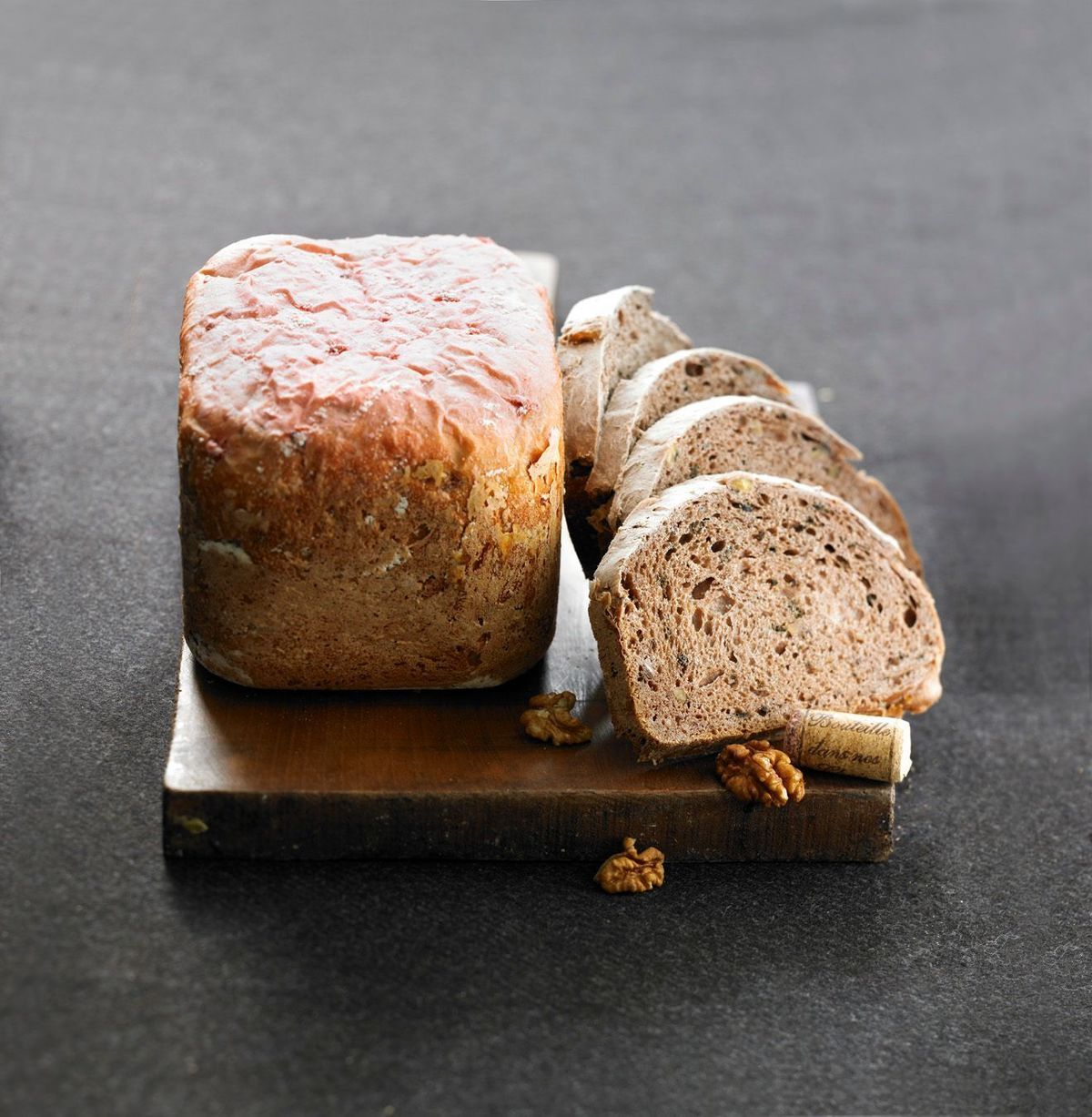 Enie backt: Rezept-Bild Rote Bete Brot & Wein-Walnussbrot 