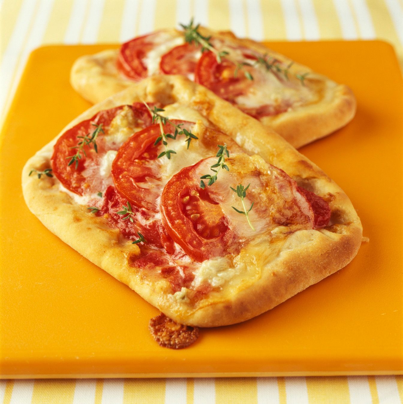 Pizza mit Tomaten